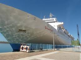 eftase-to-prwto-krouazieroploio-sto-futheio