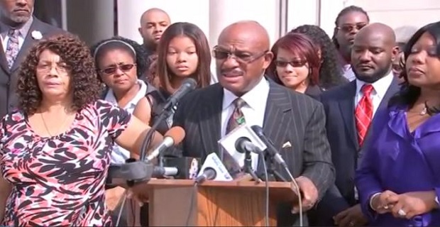 Ο δικηγόρος της οικογένειας του αγνοούμενου ναυτικού που κατέθεσε τη μήνυση