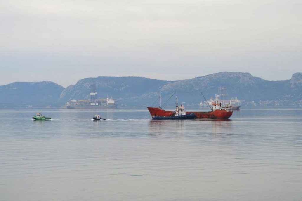 Απομακρύνθηκε το 17ο επικίνδυνο – επιβλαβές πλοίο από την θαλάσσια ζώνη του Οργανισμού Λιμένος Ελευσίνας