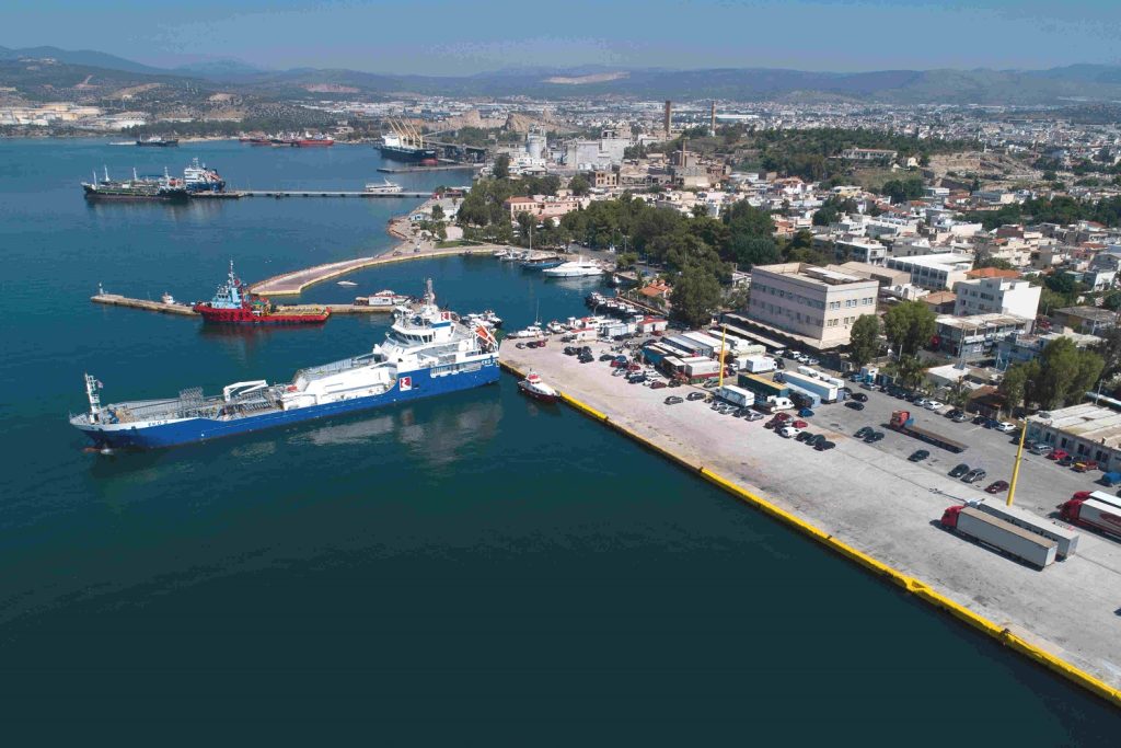Ο.Λ.Ε. ΑΕ: Συνεχίζεται το έργο για την απομάκρυνση των ναυαγίων από τον κόλπο της Ελευσίνας