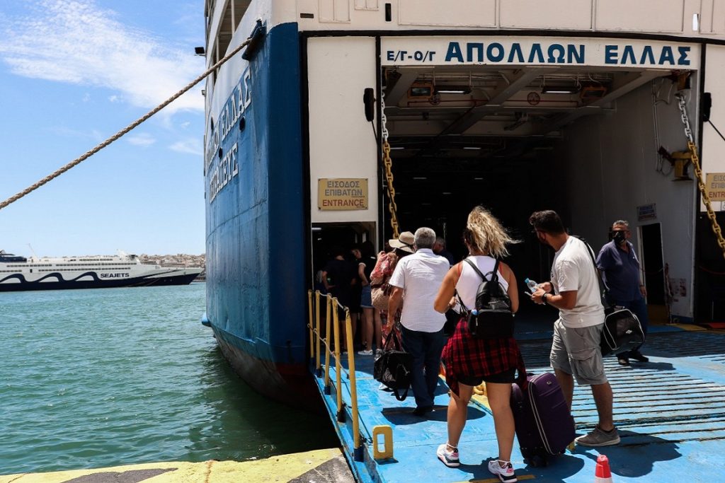 Πλακιωτάκης: Έκκληση σε όσους ταξιδεύουν με πλοίο να φορούν μάσκα στους εσωτερικούς χώρους