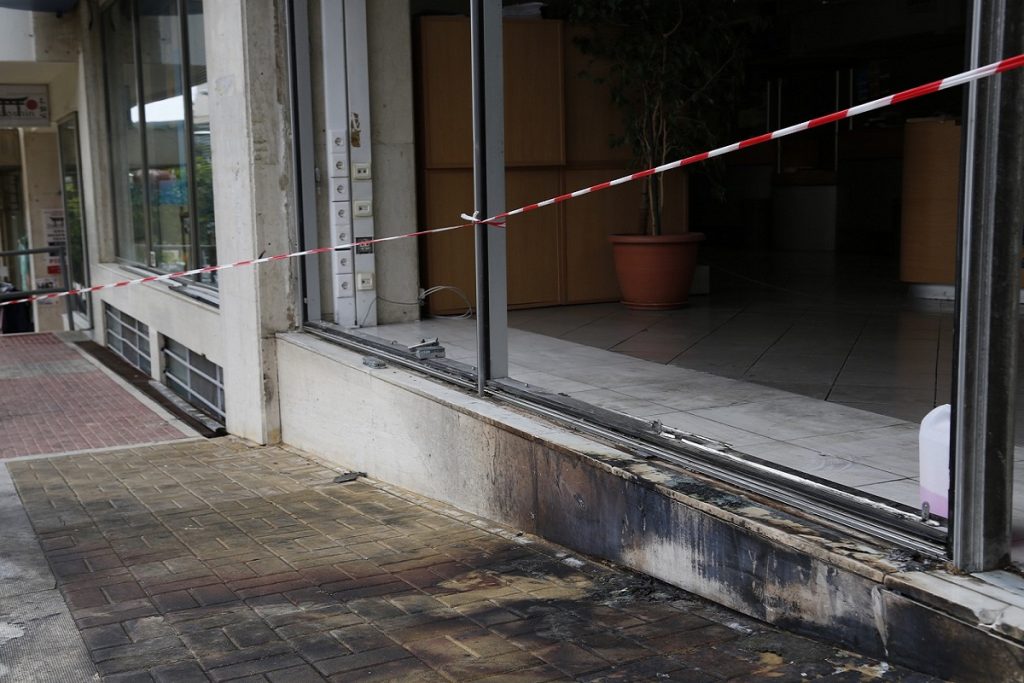 Εμπρηστική επίθεση σε ναυτιλιακή εταιρεία στον Πειραιά