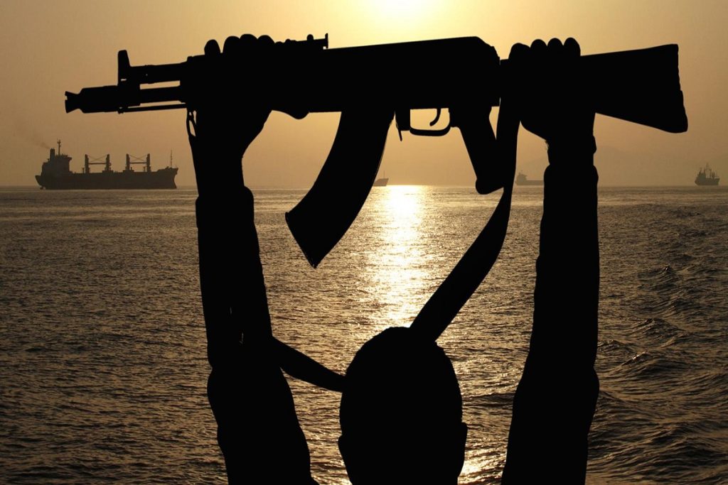 IMB: Στα χαμηλότερα επίπεδα των τελευταίων 30 χρόνων τα συνολικά περιστατικά πειρατείας – Αύξηση στη Σιγκαπούρη και στο Περού