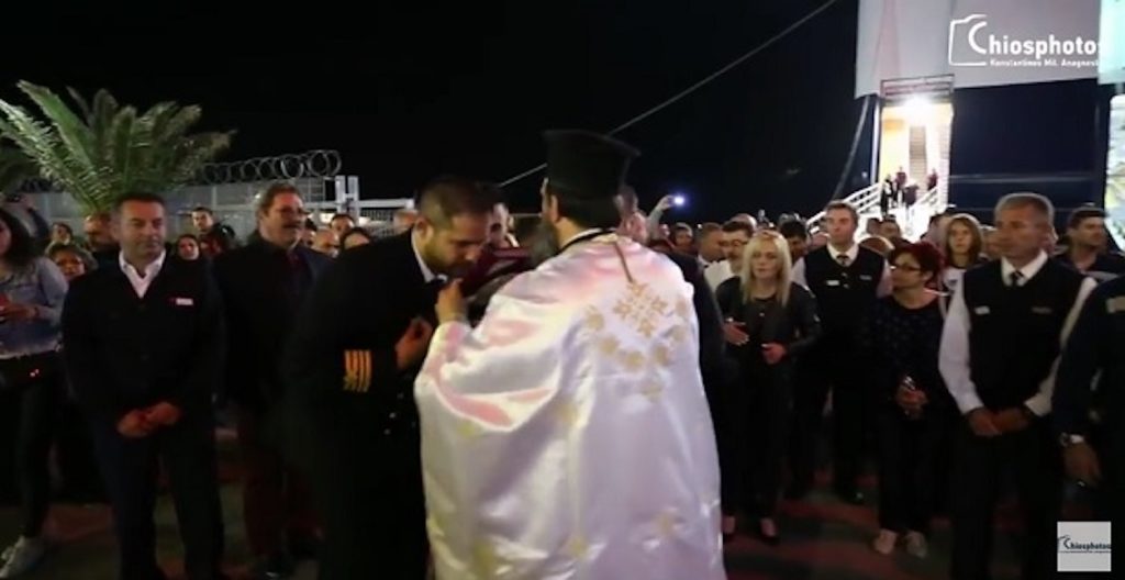 Η συγκινητική συνάντηση επιταφίου Αγ. Γεωργίου με το πλοίο Αριάδνη (Video)