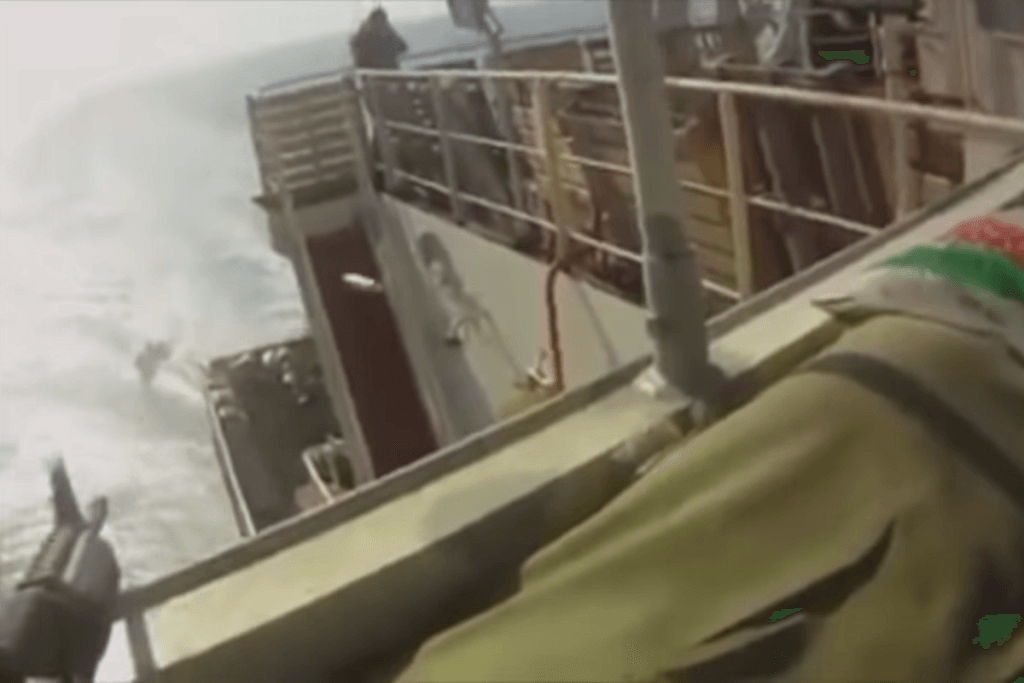 Προσπάθεια πειρατείας σε πλοίο – Βροχή οι σφαίρες! (video)