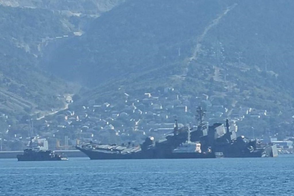 BINTEO: Ουκρανικά drones έπληξαν ρωσικό πολεμικό πλοίο στη Μαύρη Θάλασσα