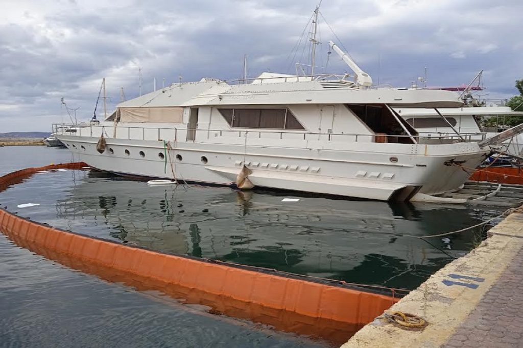 Ο.Λ.Ε. ΑΕ: Απομακρύνθηκε το 12ο επικίνδυνο- επιβλαβές πλοίο από την Ελευσίνα