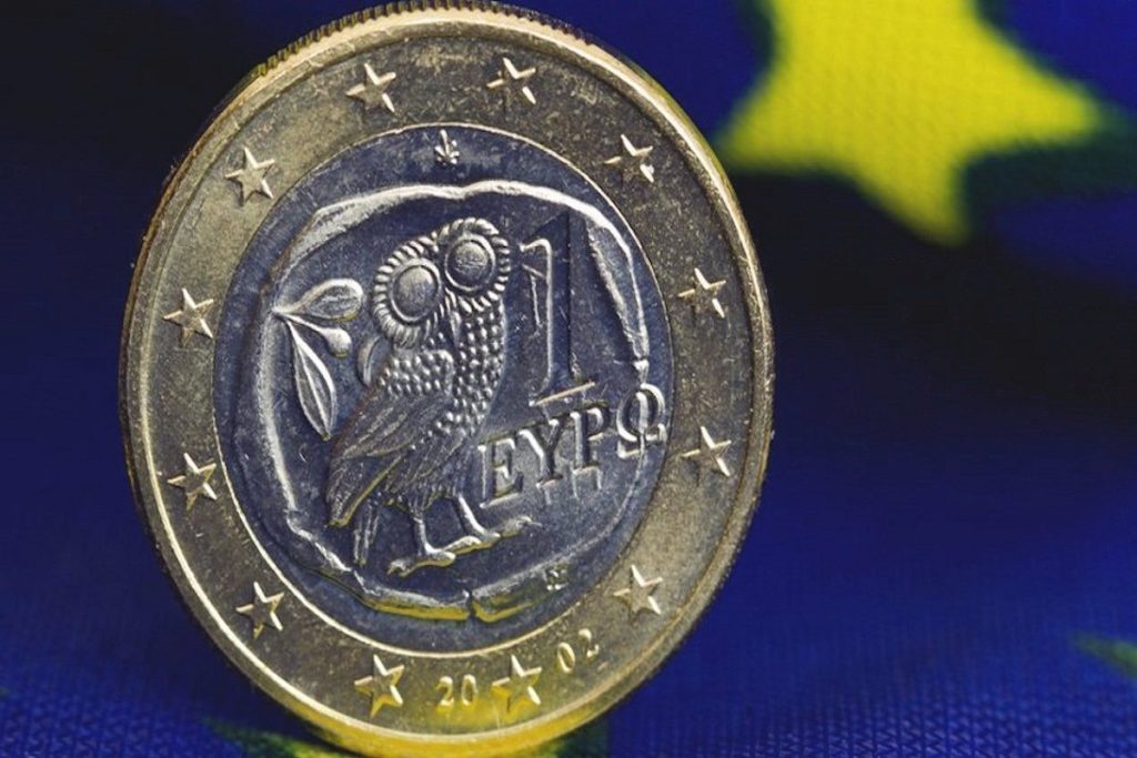 Το ευρώ έπεσε κάτω από το δολάριο για πρώτη φορά μετά από 20 χρόνια
