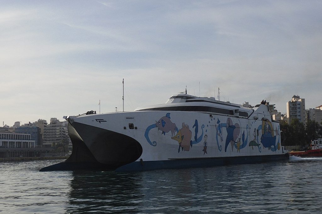 Στον Πειραιά το νέο ταχύπλοο της Seajets, EUROCHAMPION JET (video)