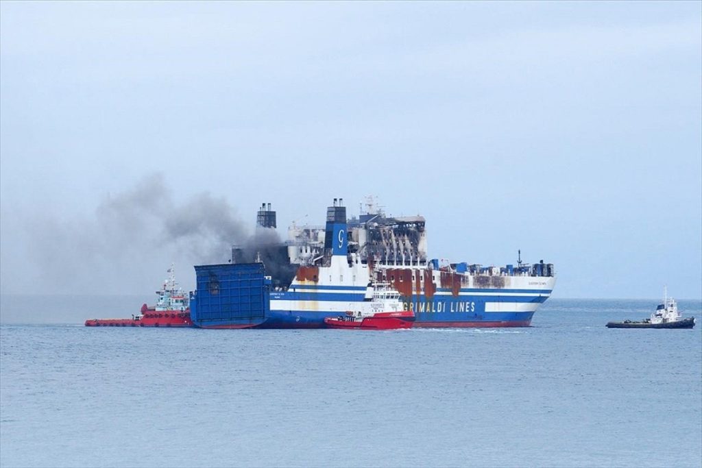 Ρυμουλκείται στο λιμάνι Πλατυγιαλίου Αιτωλοακαρνανίας το «Euroferry Olympia»