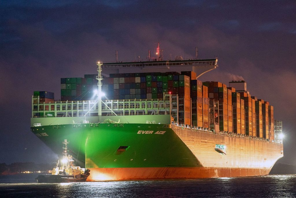 Το μεγαλύτερο πλοίο μεταφοράς εμπορευματοκιβωτίων στον κόσμο κατέφτασε στο Ηνωμένο Βασίλειο