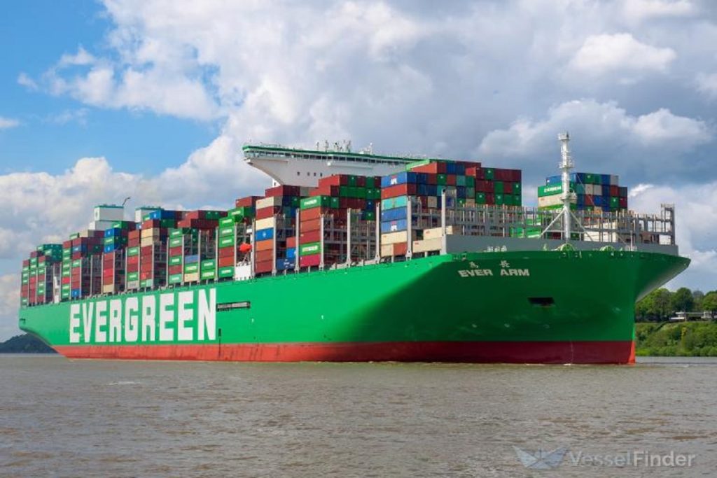 EVER ARM : Το μεγαλύτερο πλοίο μεταφοράς containers που έχει έρθει στο λιμάνι του Πειραιά (video)