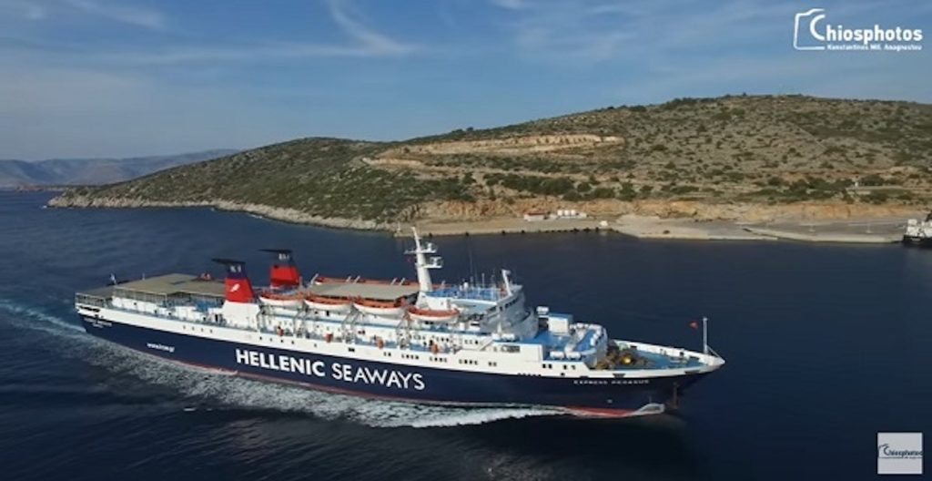 Η μανούβρα του Εξπρές Πήγασος στο λιμάνι των Μεστών της Χίου (Video)