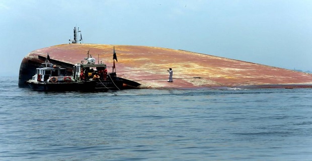 Σύγκρουση δεξαμενόπλοιου και βυθοκόρου - Δύο νεκροί και τρεις αγνοούμενοι[βίντεο+φωτο]