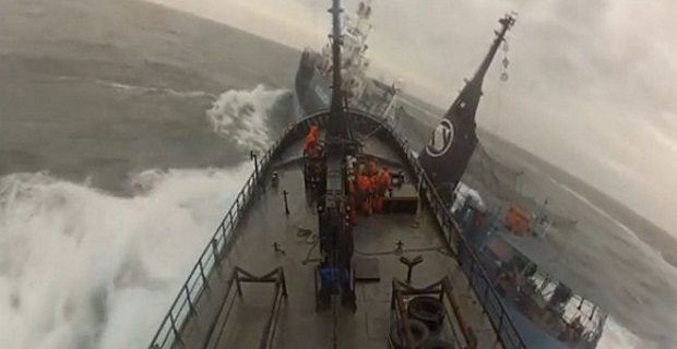 falainothiriko_embolizei_ploio_aktibistwn_