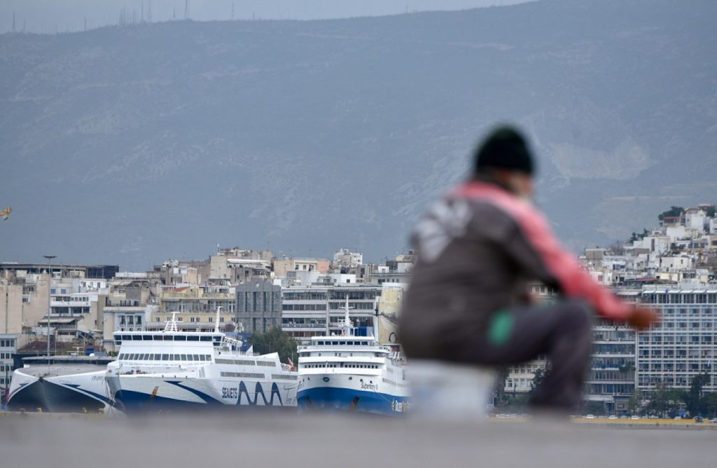 Πενιχρό επίδομα 300 ευρώ για άγαμους και 350 ευρώ για έγγαμους άνεργους ναυτεργάτες