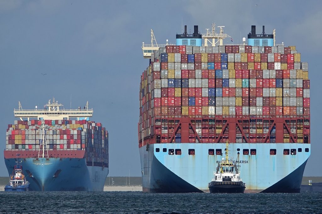 Η Maersk αναμένει συνέχιση των προβλημάτων στις μεταφορές με κοντέινερ και για το 2022