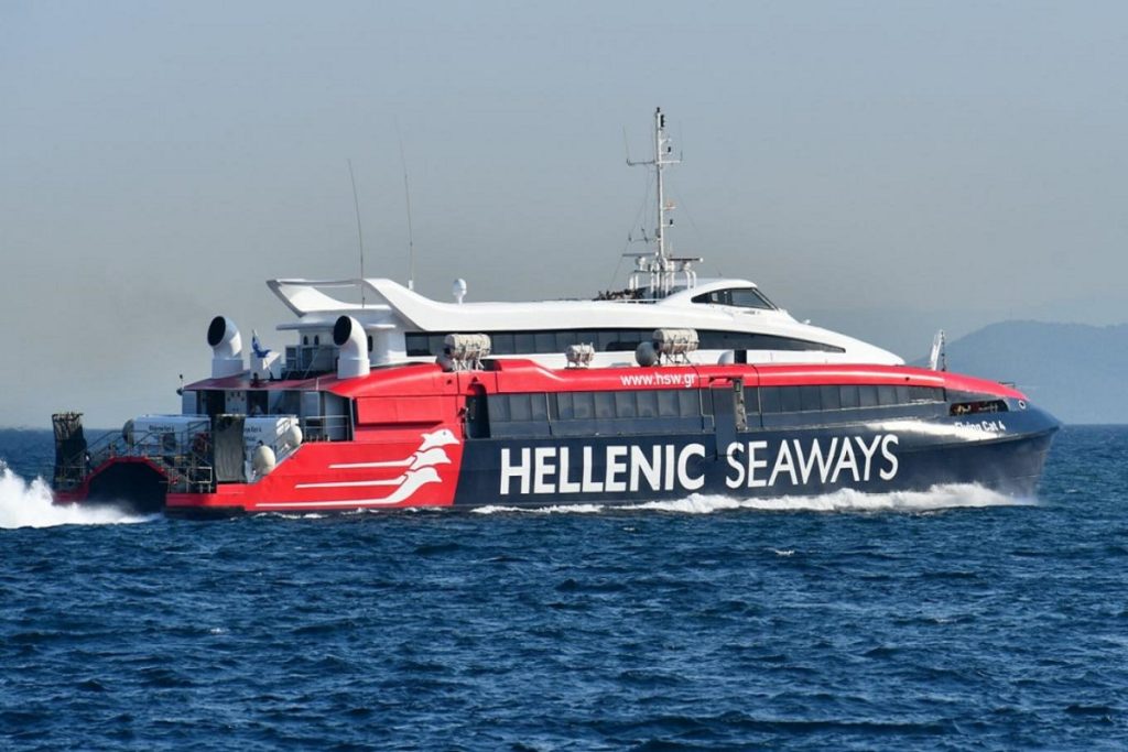 Πρόσκρουση του «Flying Cat 4» στον επιβατικό λιμένα ν. Σπετσών