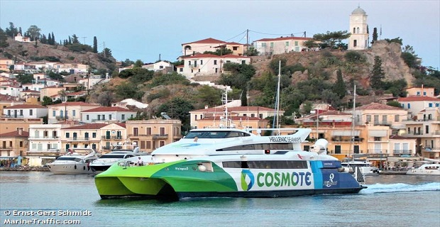 Σύγκρουση Flying Cat 3 με θαλάσσιο ταξί στο λιμάνι της Υδρας