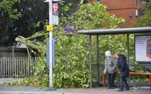 Φονική θύελλα σαρώνει τη δυτική Ευρώπη [φωτο+βίντεο]