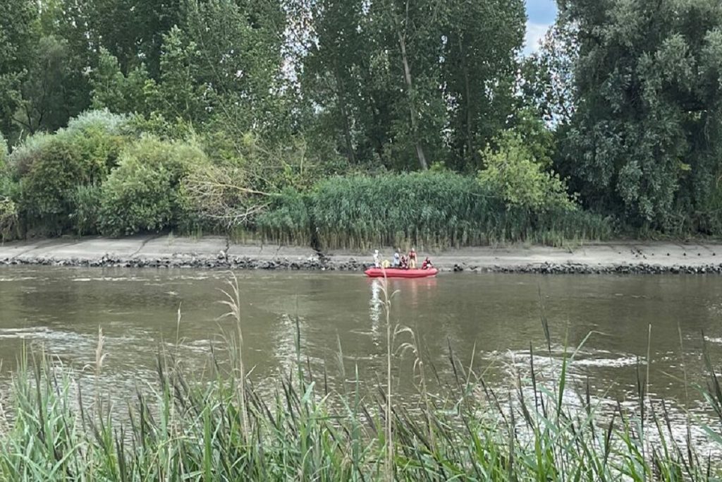 Φορτηγίδα βυθίστηκε στον ποταμό Σκάλδη - Αγνοείται ο πλοίαρχος