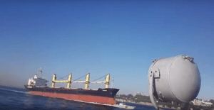 fortigo_ploio_vuthizei_tourkiko_pleoumeno-1