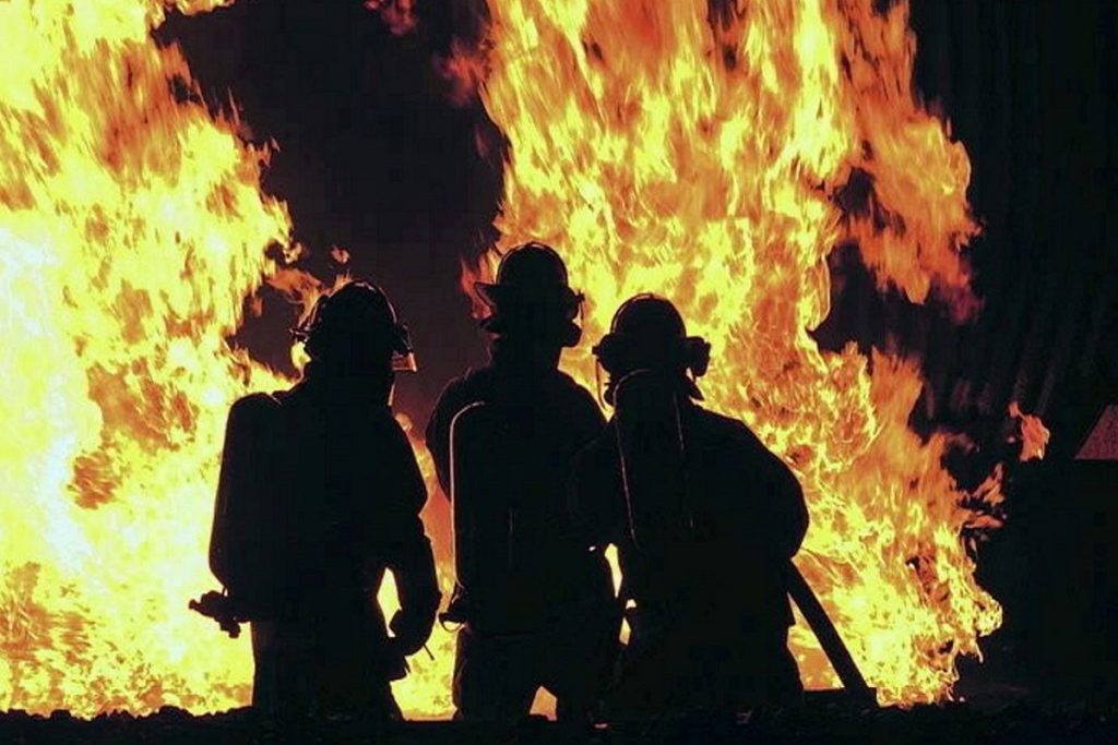 Πυρκαγιά σε δεξαμενόπλοιο στη Σιγκαπούρη