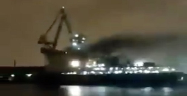 Μεγάλη πυρκαγιά στο ρωσικό γιγαντιαίο παγοθραυστικό[βίντεο]