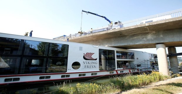 Cruise ship called 'Viking Freya' is seen after a collision with a bridge at Main-Donau-Kanal in Erlangen, Germany, September 11, 2016. REUTERS/Michaela Rehle