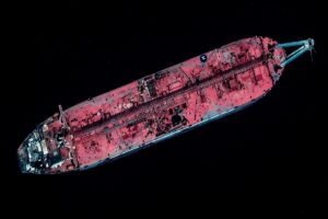 Τάνκερ που σαπίζει στην Ερυθρά Θάλασσα απειλεί να αφήσει χωρίς νερό 8 εκατ. ανθρώπους