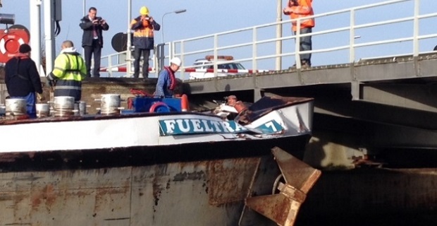 fueltrans7_dexamenoploio_kollhse_katw_apo_gefura__