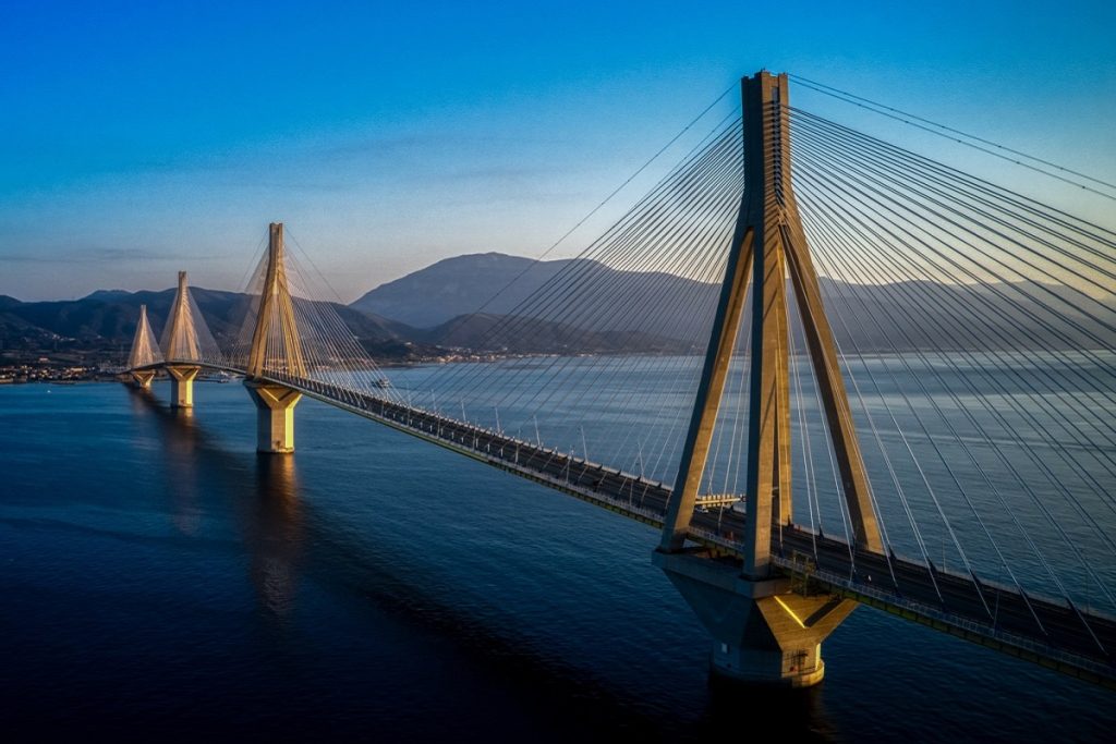 Πόσο ανθεκτική είναι σε πρόσκρουση πλοίου η γέφυρα Ρίου - Αντιρρίου