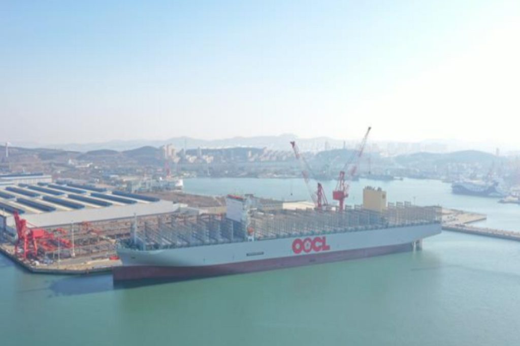Παραδόθηκε το γιγαντιαίο πλοίο των 400 μέτρων “OOCL ABU DHABI”