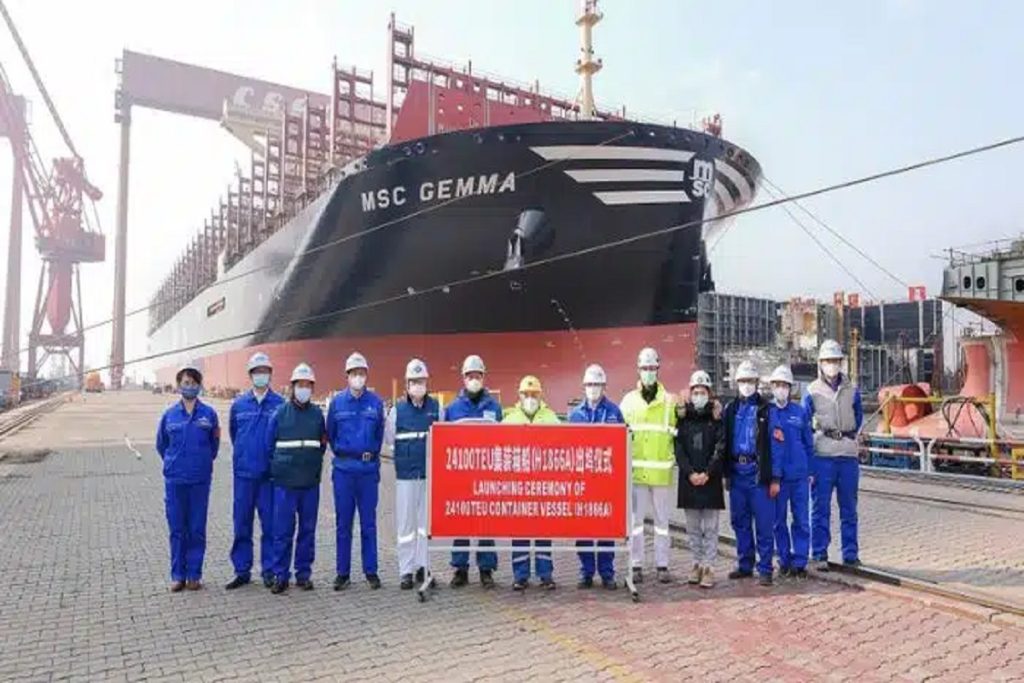 Στο νερό ακόμη ένα γιγαντιαίο πλοίο μεταφοράς κοντέινερ 24,000 TEU!