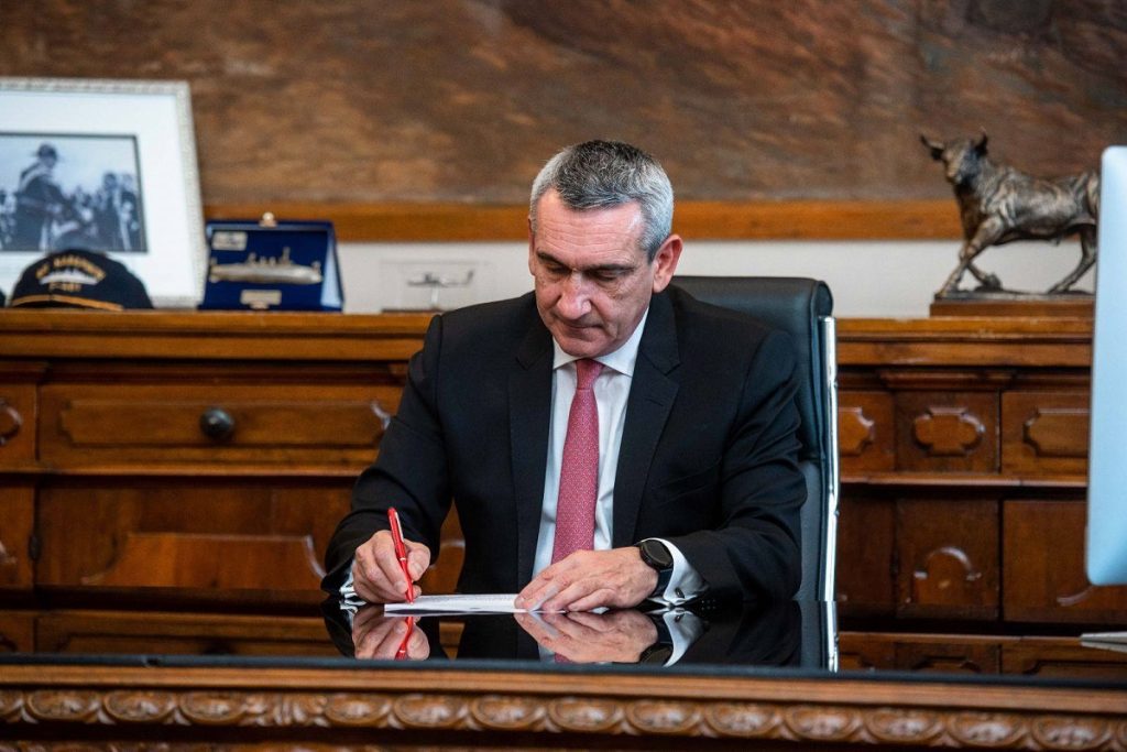 Tην αντιμετώπιση του υψηλού μεταφορικού κόστους από και προς τα νησιά ζητά ο Περιφερειάρχης Γ. Χατζημάρκος