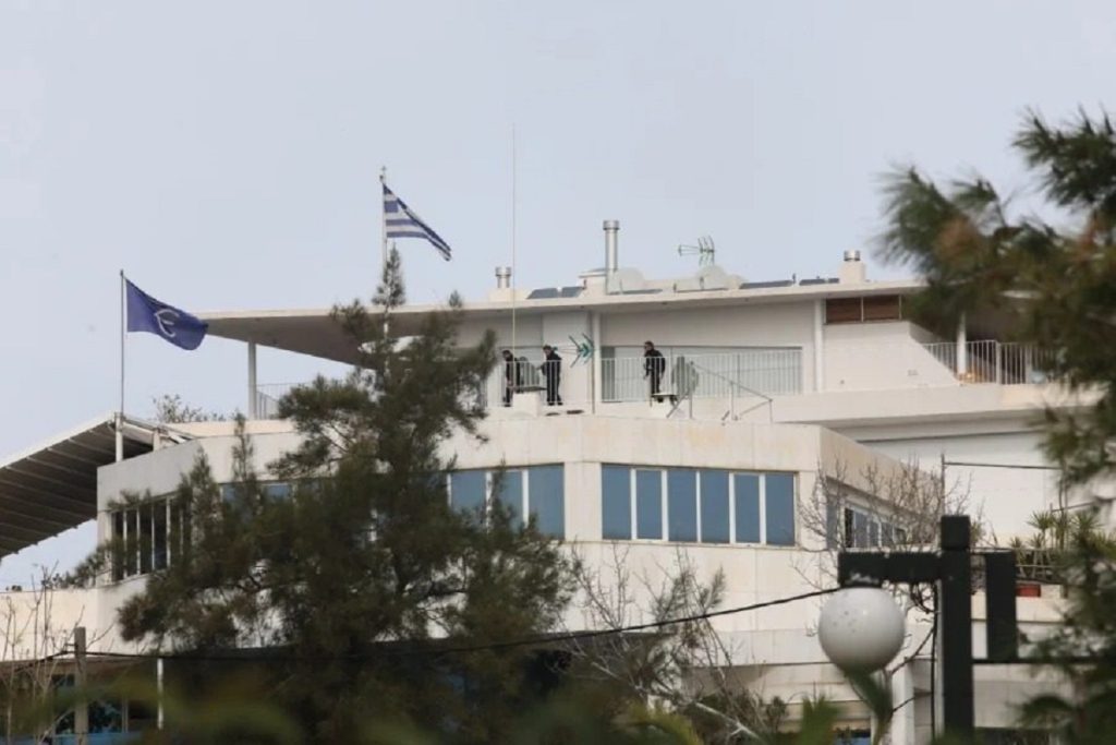 Ανακοίνωση του εφοπλιστή Σπύρου Καρνέση για το μακελειό στη Γλυφάδα