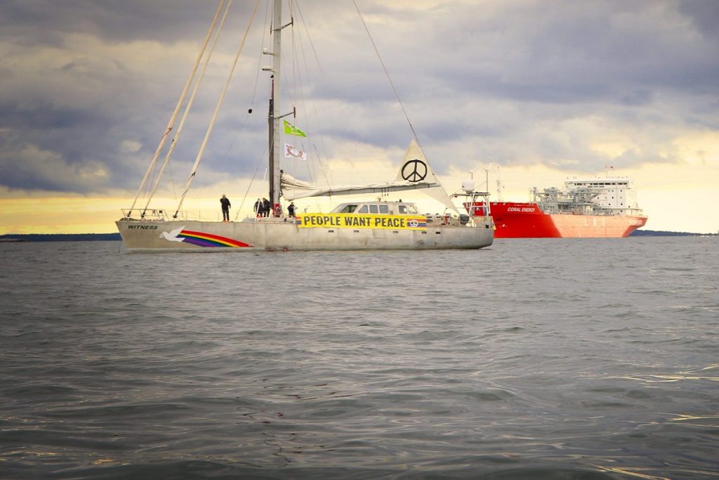 Μπλόκο από την Greenpeace στο ρωσικό πλοίο μεταφοράς φυσικού αερίου στη Σουηδία