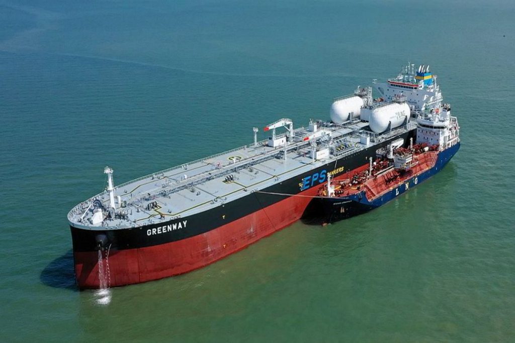 Ολοκληρώθηκε ο ανεφοδιασμός με LNG στο πρώτο δεξαμενόπλοιο Suezmax διπλού καυσίμου στον κόσμο