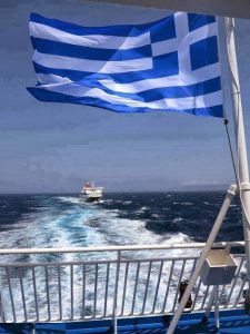 h-aktoploia-sto-mikroskopio-tis-troikas