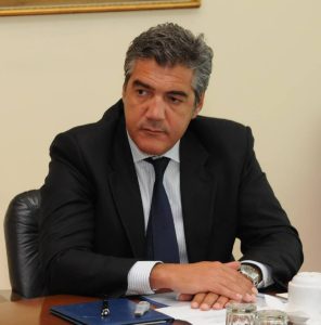 h-ellada-einia-mia-xwea-pou-zei-mesa-sth-thalassa