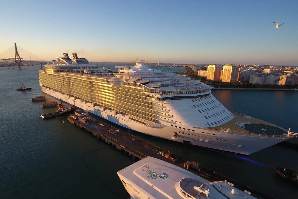 Ακτοφυλακή ΗΠΑ: Το κρουαζιερόπλοιο HARMONY OF THE SEAS παραβίασε τη ζώνη ασφαλείας της εκτόξευσης πυραύλου της SpaceX