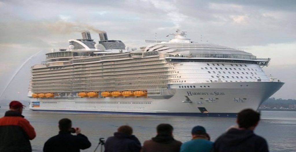 Το παρθενικό ταξίδι του Harmony of the Seas μέσω ενός drone (video)