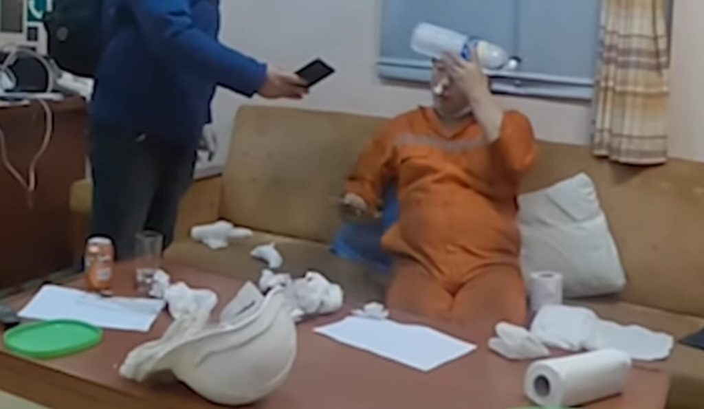 Η Κίνα αρνήθηκε την άμεση ιατρική βοήθεια σε Α’ μηχανικό που ίσως πέθαινε (video)