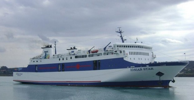 ionian_ferries_sta_maxairia_me_kefalonian_lines_aktoploia_