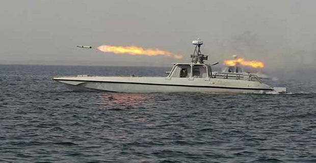 Ιρανικές ρουκέτες δίπλα σε αμερικάνικο αεροπλανοφόρο στα Στενά του Ορμούζ (video)