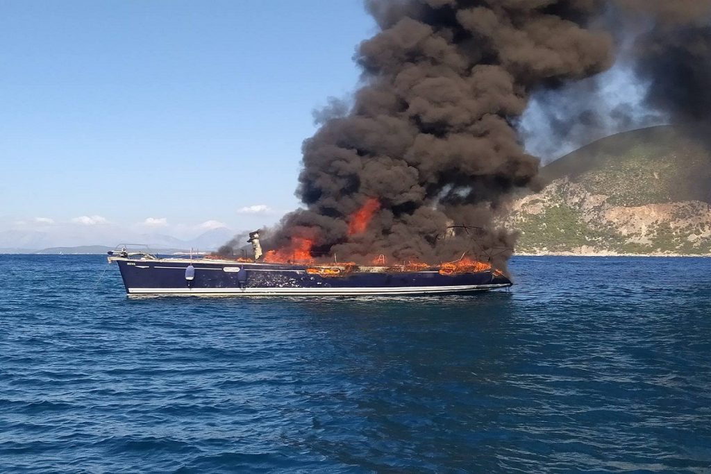 Βύθιση ιστιοφόρου σκάφους στο Φισκάρδο και αντιμετώπιση θαλάσσιας ρύπανσης