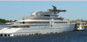 kataskeuasthke-to-megalutero-yacht