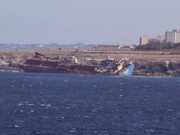 kathelkusi_ploiou_meta_apo_prosaraxi1