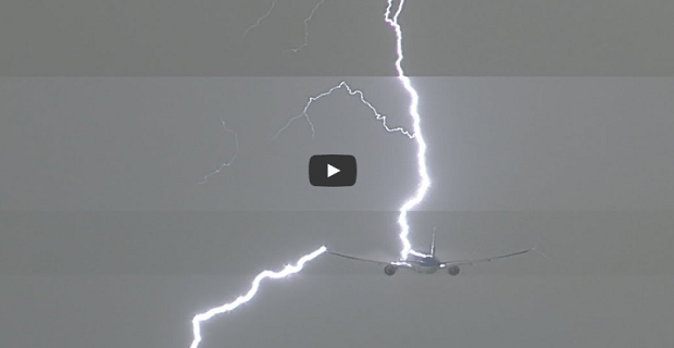 Κεραυνός χτυπά ένα Boeing 777 που μόλις έχει απογειωθεί! [βίντεο]