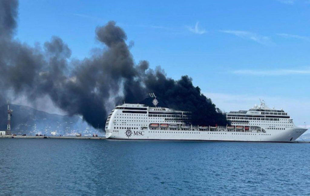 Φωτιά σε κρουαζιερόπλοιο στο λιμάνι της Κέρκυρας